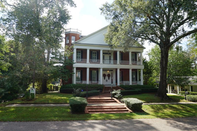 Scarlett O'Hardy's Gone With the Wind Museum
