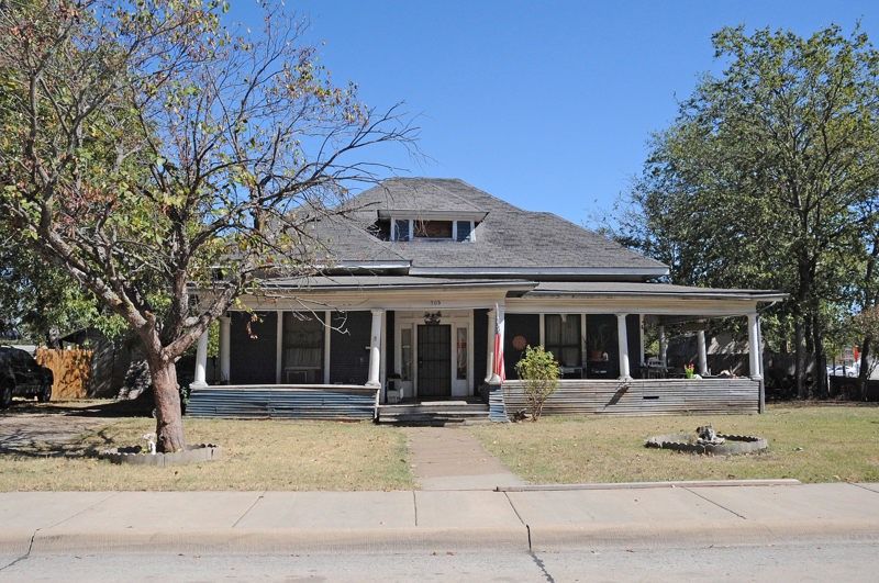 Chestnut Square Historic Village