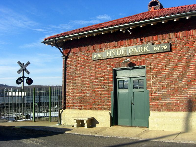 Hyde Park Station
