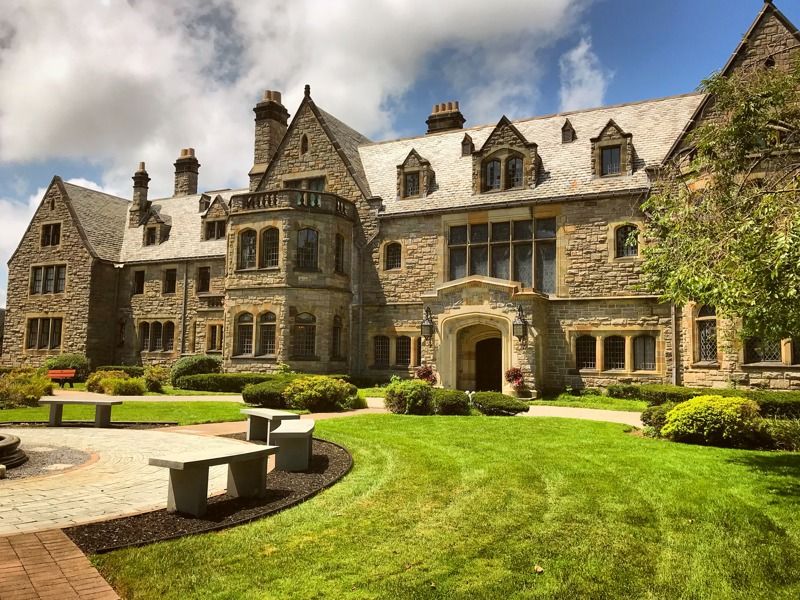Mill Neck Manor