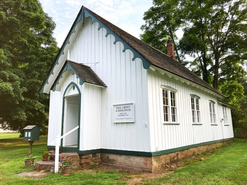 Pine Grove Schoolhouse