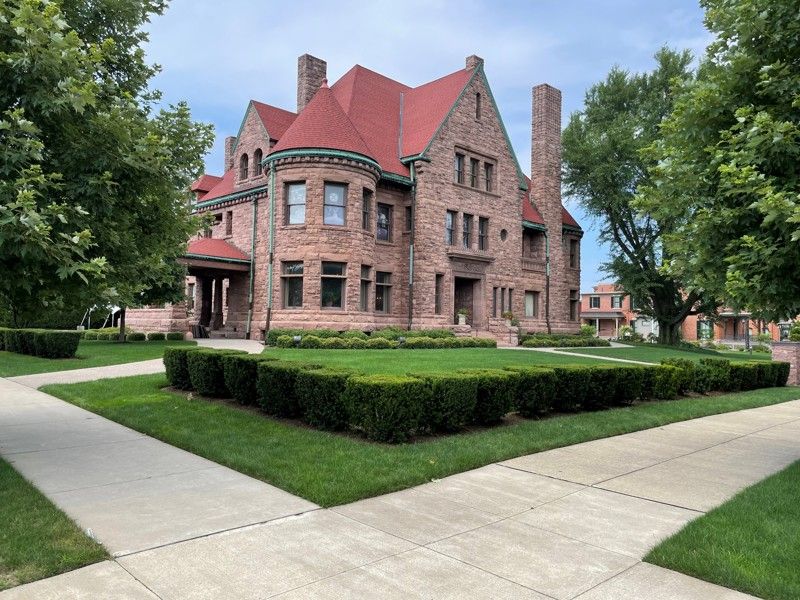 Watson-Curtze Mansion