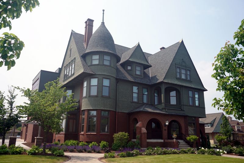 Rahr West Art Museum